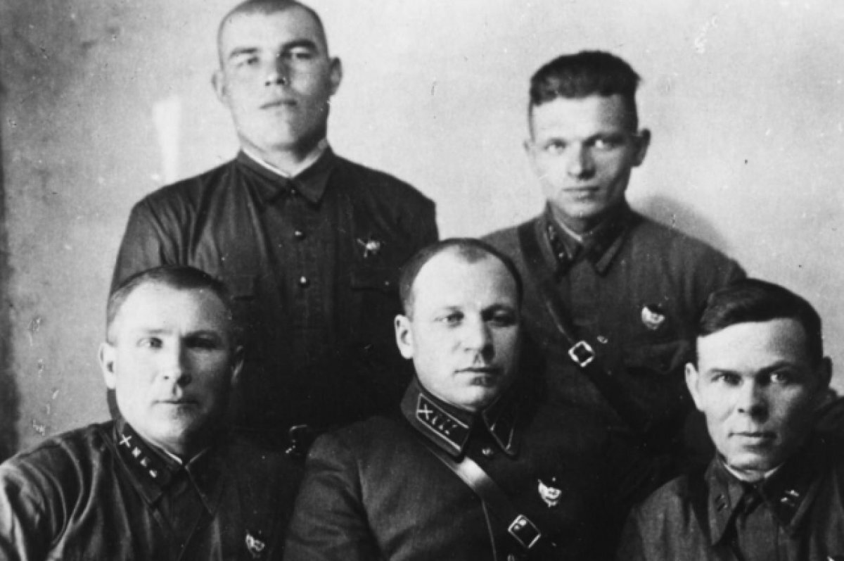    Студенты Тульского пединститута комсомольцы-добровольцы: П.Д. Данилин, Б.К. Маркиянов, В.В. Благовещенский.