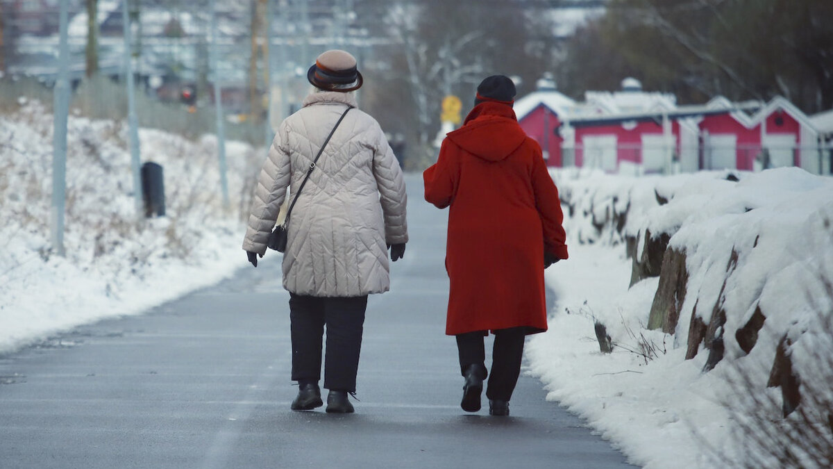 Людям с 55 лет работать полезно. «Отдохну на пенсии» - неправильный  стереотип, устройтесь хотя бы уборщицей | Как жить лучше | Дзен