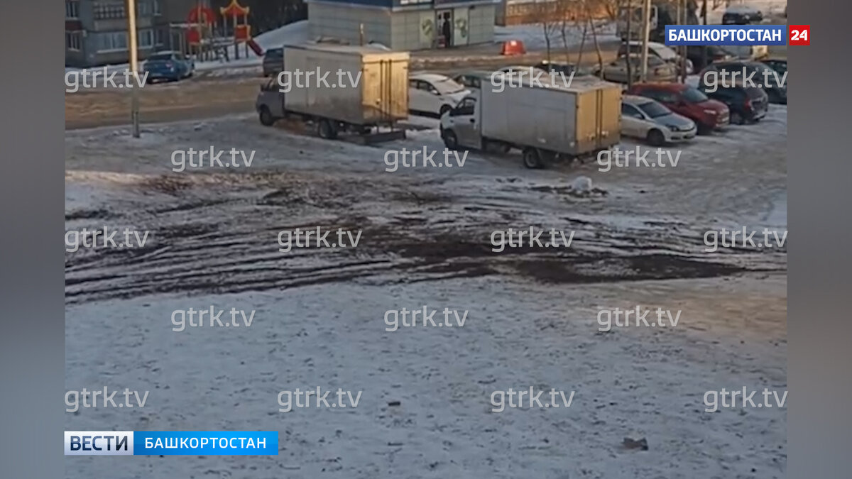    В Уфе засыпали опасную горку после инцидента с наездом на скатившегося ребенка