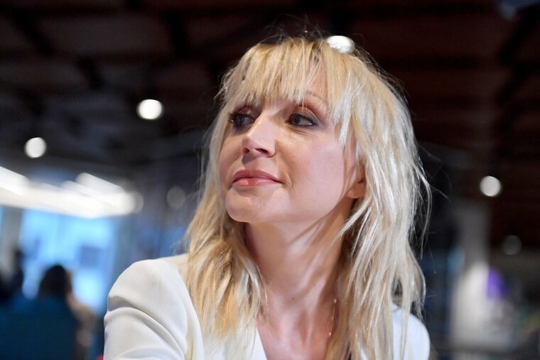    Отъезд певицы в США позиционируется как отпуск