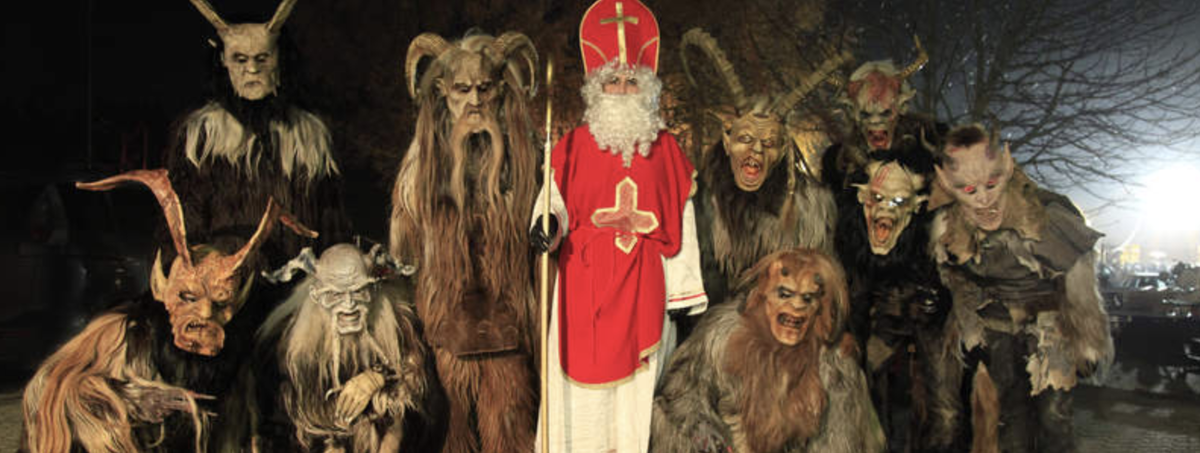 Крампус и святой Николай. Источник фото: https://www.joglland.at/aktivitaeten/advent/nikolaus-krampus/