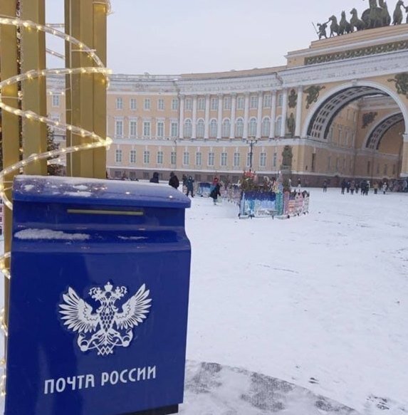 Почта России бесплатно доставит уникальные открытки и портфели участников ВЭФ в любую точку мира