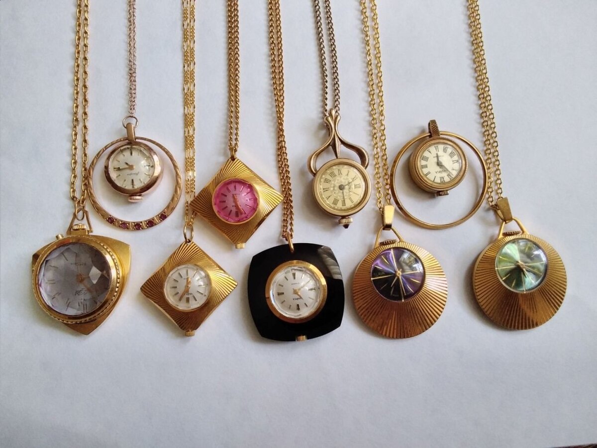 чайка 17 камней позолоченные. часы чайка с обратным ходом. часы кулон. часы кулон чайка. часы кулон чайка.