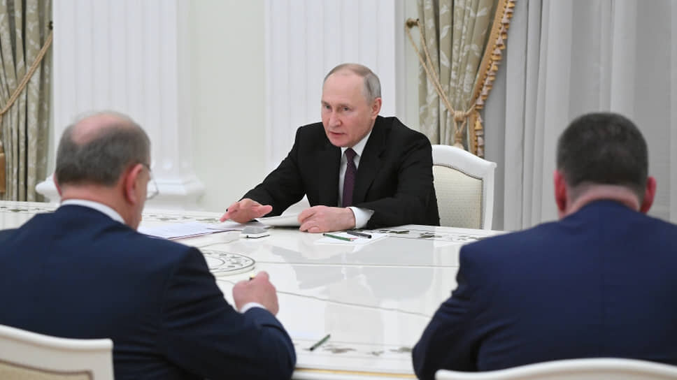 Фото: Максим Блинов / РИА Новости📷Президент России Владимир Путин проводит встречу с руководителями фракций Госдумы