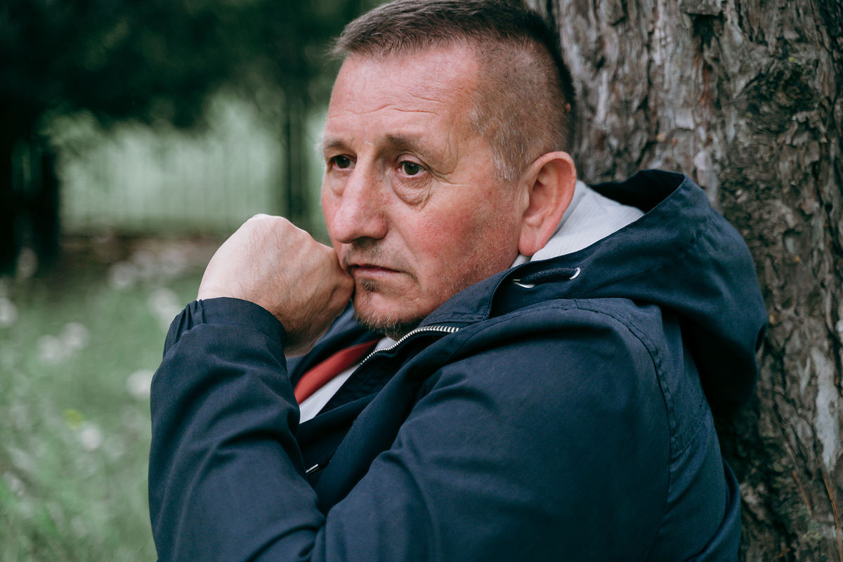 «Линия фронта пролегала через наш район, вот все и сгорело, а на бахче теперь ничего не получится посадить – занимирована. Один домик был хороший. Всего 56 метров площади, зато с настоящим камином», - говорит Андрей.