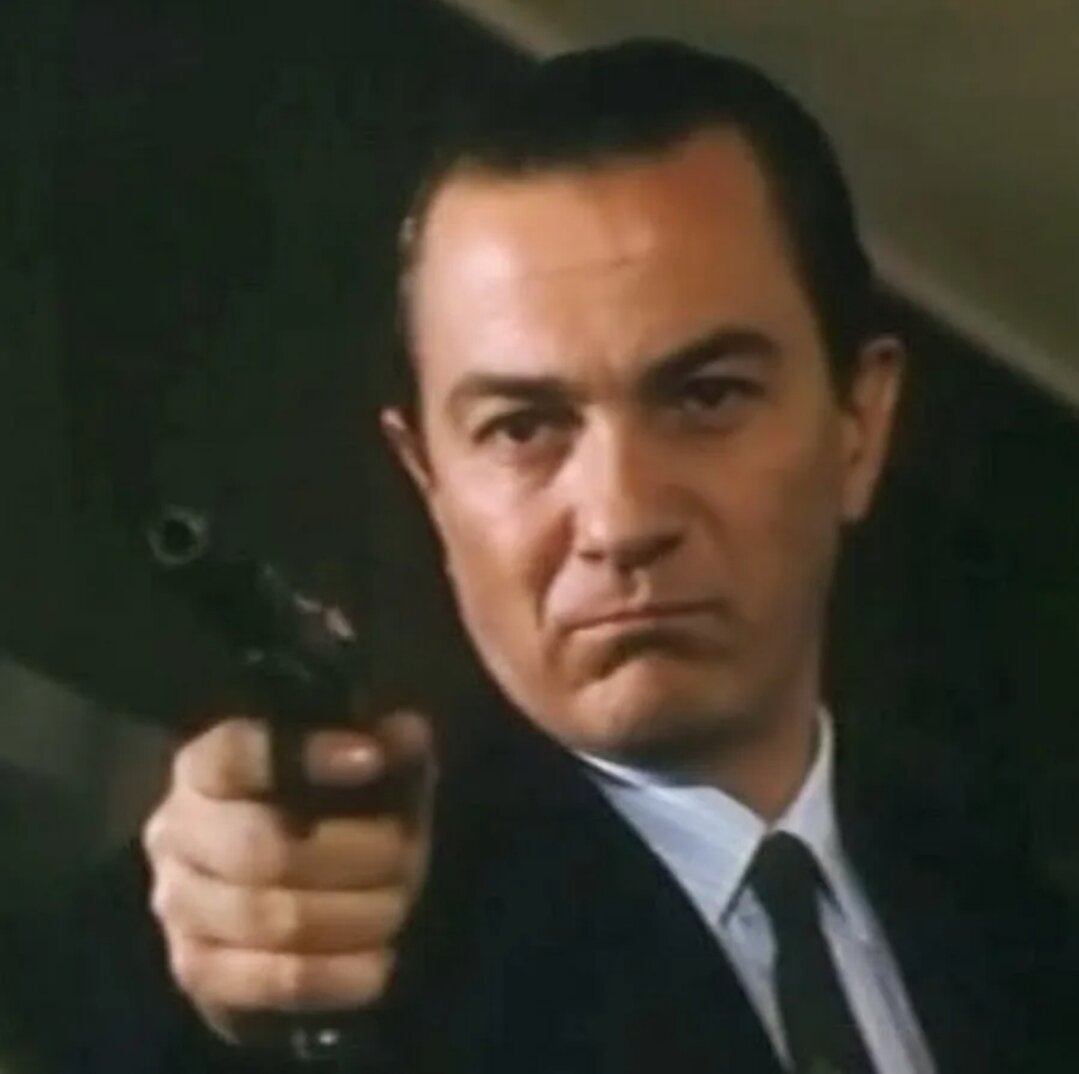 Тано был серьёзный мужик. Любил вулканы, пистолеты, красивых женщин и бабки банка Антинари.