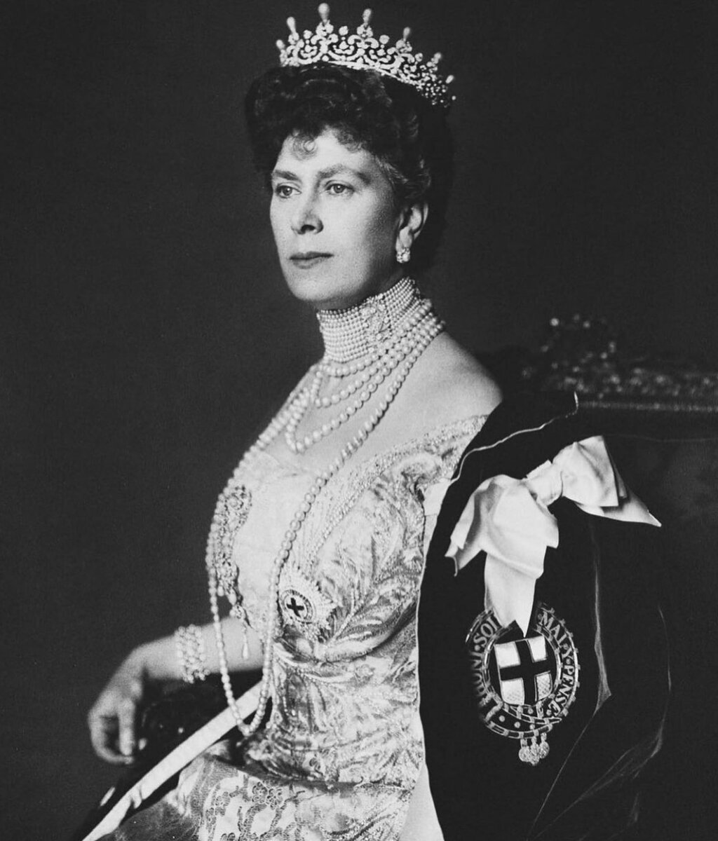 Многие знаменитые украшения британской короны были собраны королевой Марией Текской.-2