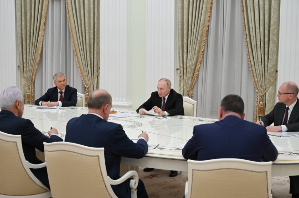    15 декабря 2023. Президент РФ Владимир Путин проводит встречу с главами фракций в Государственной Думе РФ.
