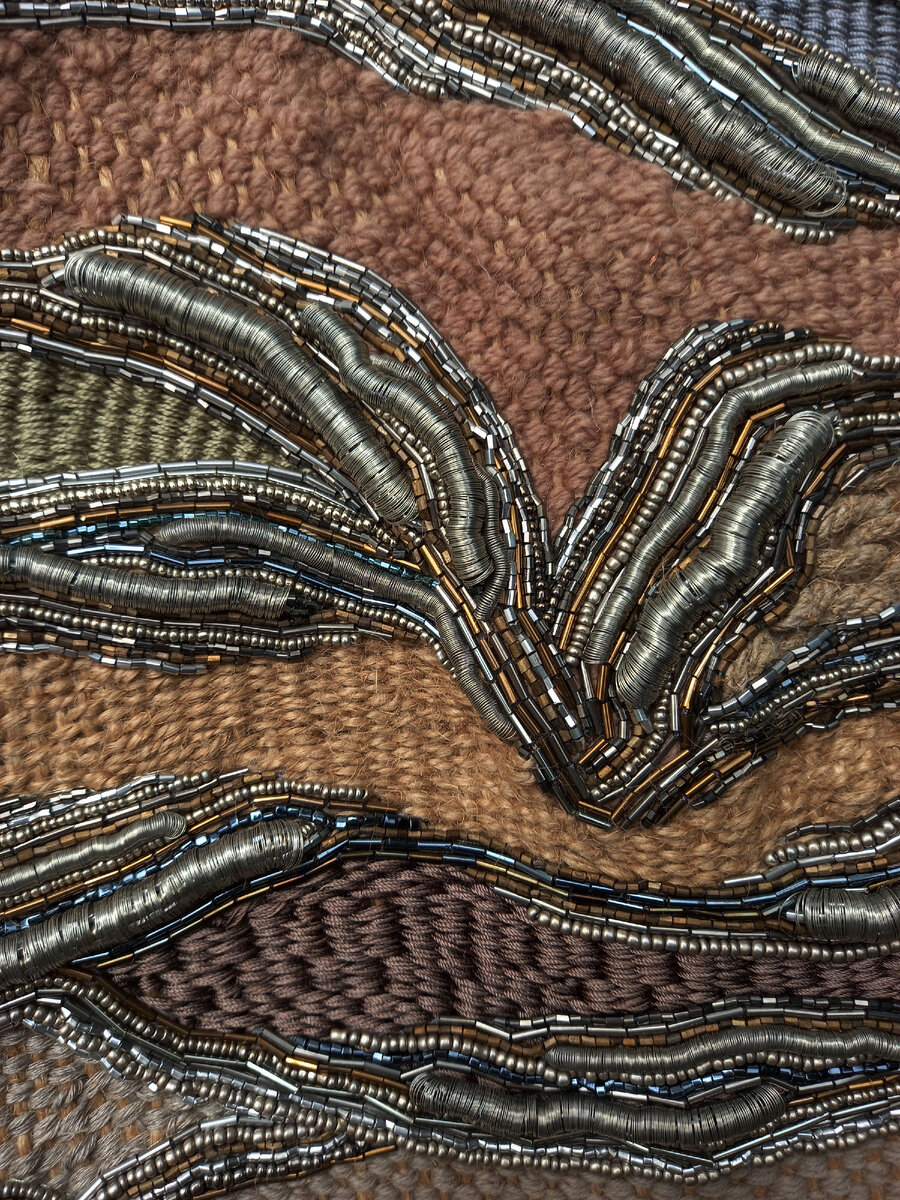 Гобелен ручного ткачества с ручной вышивкой. Фотография моей работы.