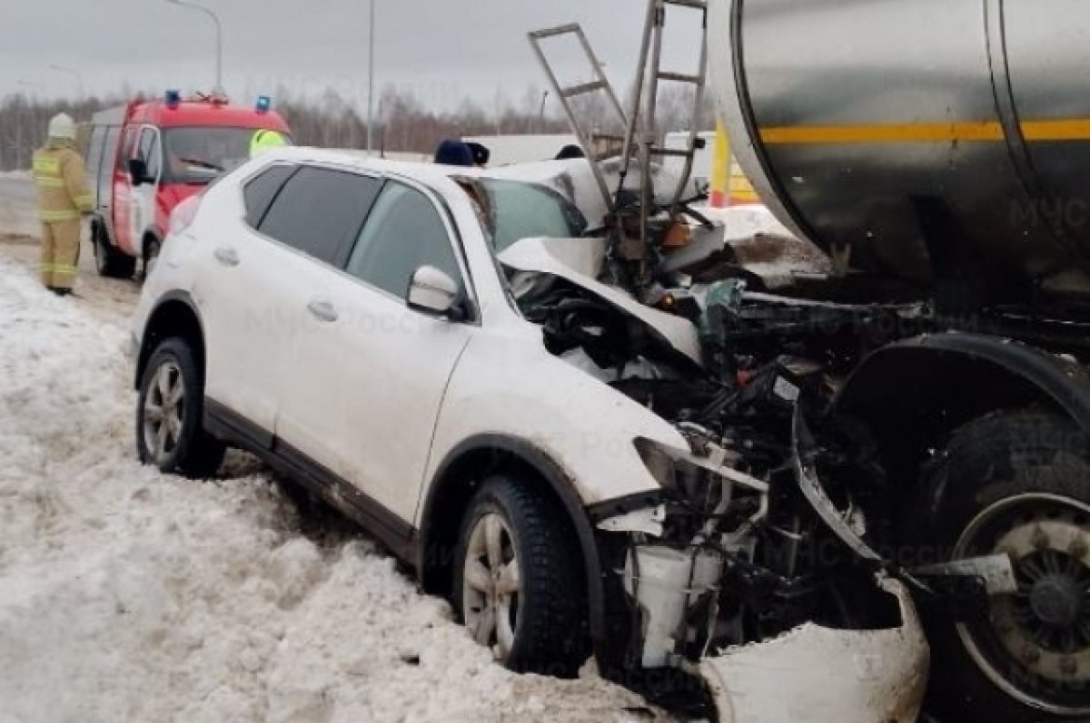    В Калужской области произошло ДТП с легковушкой и фурой, погиб человек