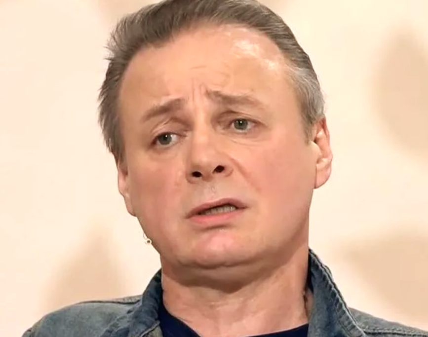 на фото актер Игорь Николаев