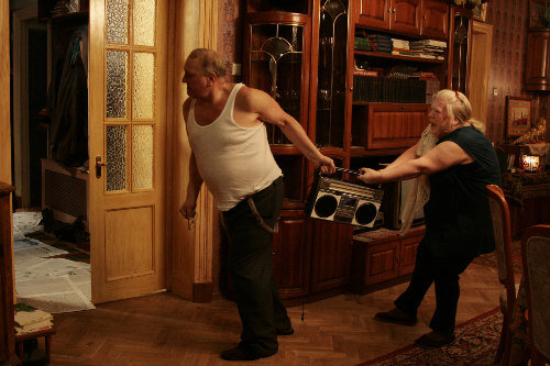 Фрагмент из фильма "Похороните меня за плинтусом". Фильм не по теме статьи, а герои типичные.