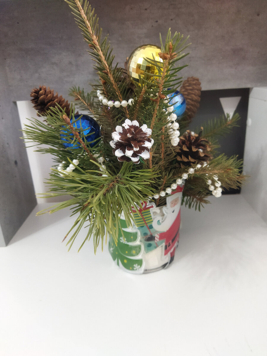 Это мы еще и веточек от сосенки добавили.