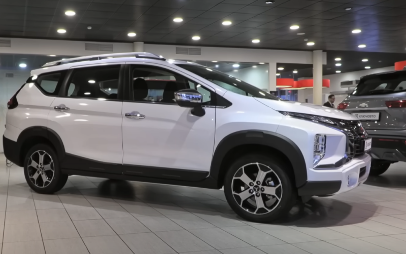В России появились семиместные минивэны от Mitsubishi – они дешевле ...