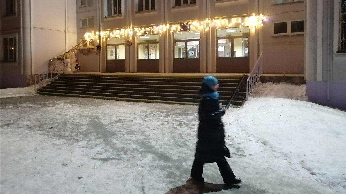 Сообщение об извращенце мигом разлетелось по родительским чатам. Фото: Царьград.