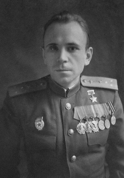 Борис Иванович Ковзан (7 апреля 1922 — 31 августа 1985) — советский лётчик-истребитель 744-го истребительного авиационного полка 240-й истребительной авиационной дивизии 6-й воздушной армии Северо-Западного фронта, заместитель командира полка. Полковник запаса, Герой Советского Союза. Во время Великой Отечественной войны в воздушных боях четырежды таранил самолёты противника. Единственный в мире летчик, который совершил 4 воздушных тарана и остался в живых. Восстановившись после потери одного глаза в результате ранения, продолжал воевать и сбивать вражеские самолёты
