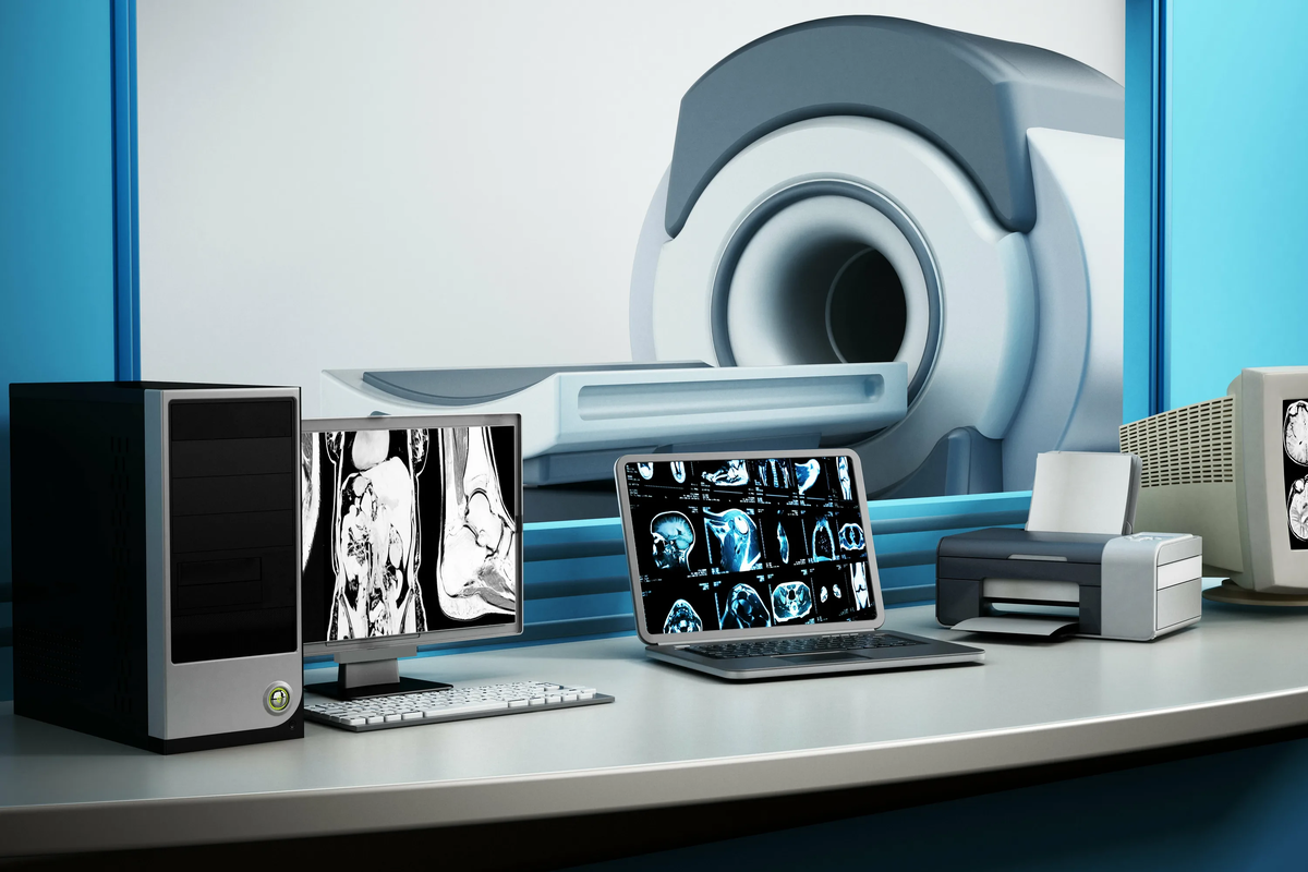 Медицинские процедуры могут быть пугающими, включая передовые технологии визуализации, такие как магнитно-резонансная томография (МРТ).-4