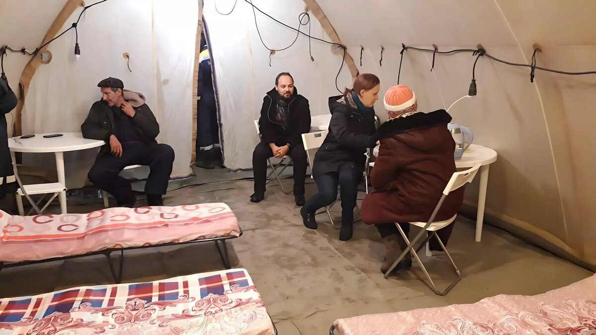    В Ростове-на-Дону развернули первый пункт обогрева для жителей СНТ «Вираж» и «Салют», об этом сообщил глава администрации города Алексей Логвиненко.