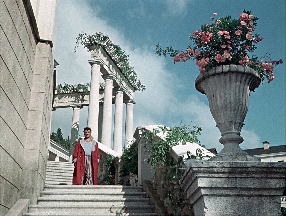 Кадр из фильма «Старик Хоттабыч» (1956). Скриншот. Если вместо Ефима Капеляна изобразить маркизу в кружевах, будет рококо.