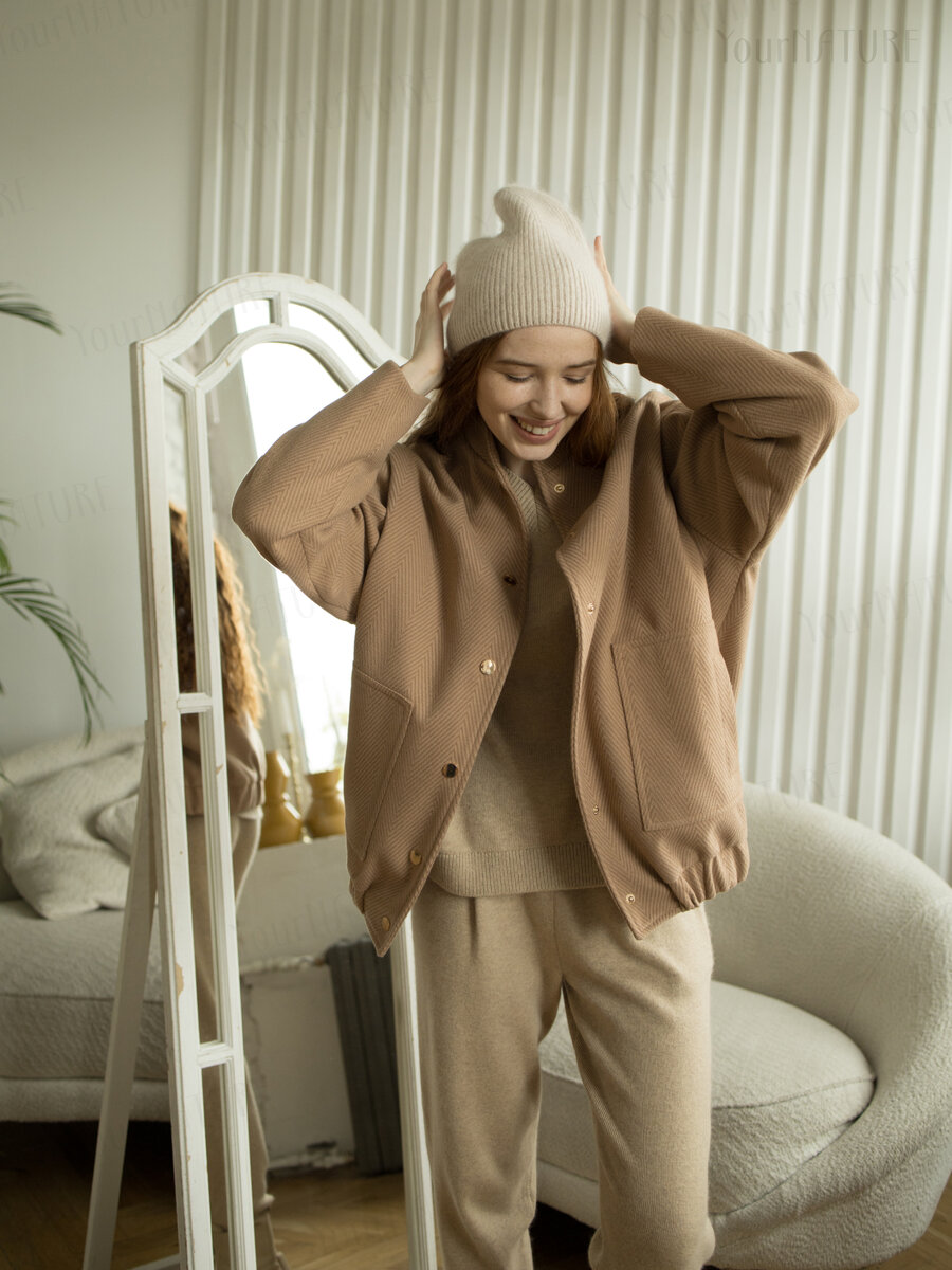  Подчеркни свой стиль с изысканностью и теплом шерстяного бомбера (натуральная шерстяная ткань и стеганый подклад на синтепоне)