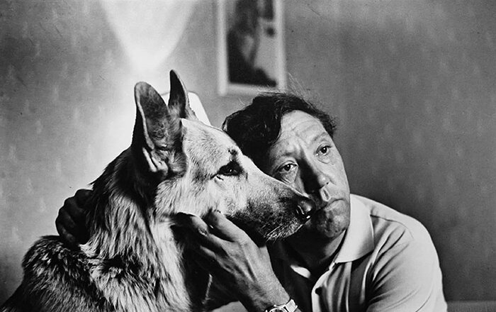 Пес по-настоящему напал на игравшего роль рецидивиста актера Льва Дурова и, по его признанию, едва не лишил жизни. Как снимали знаменитый фильм, – в материале корреспондента агентства «Минск-Новости».-2