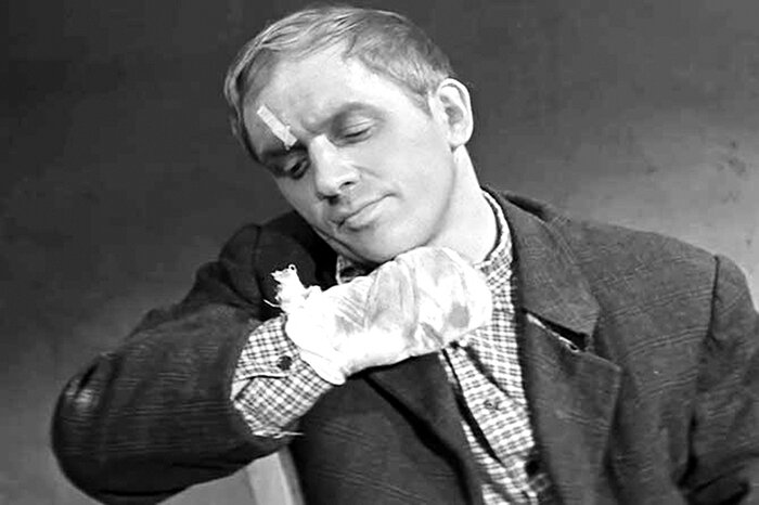 Пес по-настоящему напал на игравшего роль рецидивиста актера Льва Дурова и, по его признанию, едва не лишил жизни. Как снимали знаменитый фильм, – в материале корреспондента агентства «Минск-Новости».-6