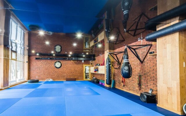 Спорт-Палас за день до захвата здания. Листайте галерею.