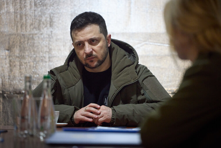    Проблемы на фронте и в финансировании загоняют Зеленского в плохое настроение