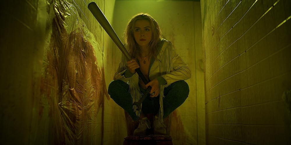 Кадр из фильма Totally Killer. Режиссер: Нахнатчка Хан. Оператор: Джудд Овертон. Производство: Blumhouse Television, Divide / Conquer
