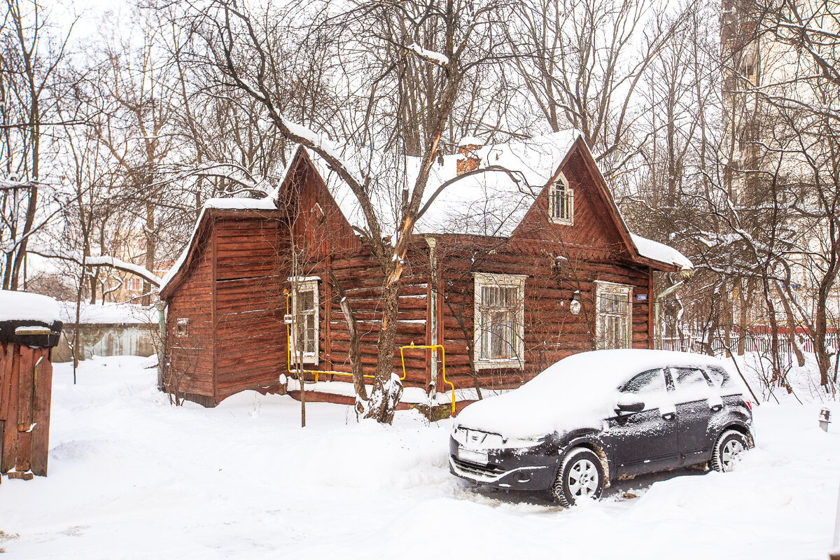 Дом-дача актёра и режиссёра А.Д. Дикого. Москва, Новогиреево. Фото автора статьи (листайте галерею, ещё 1 фото)