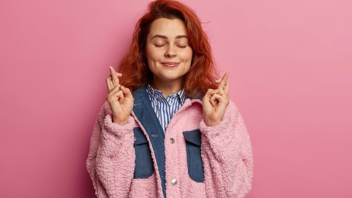    Все еще сжигаете записку с желанием в Новый год? Оказалось, что лучше этого не делать© Freepik | wayhomestudio