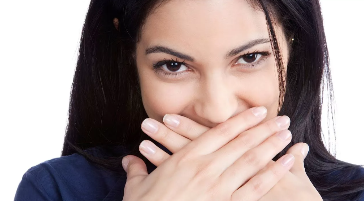 Иногда обилие слов-паразитов приводит к тому, что человеку в важные моменты лучше промолчать (фото из открытых источников).