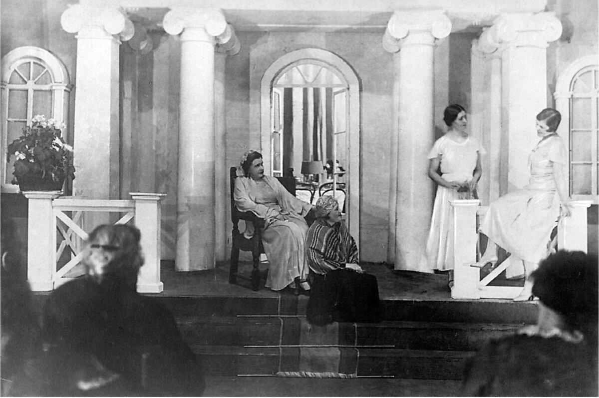 Опера «Евгений Онегин» в доме Станиславского, Москва. 1922 год Фотография пресс-службы Московского академического Музыкального театра К.С. Станиславского и Вл.И. Немировича-Данченко