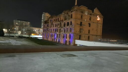 Волгоград ночью Музей 