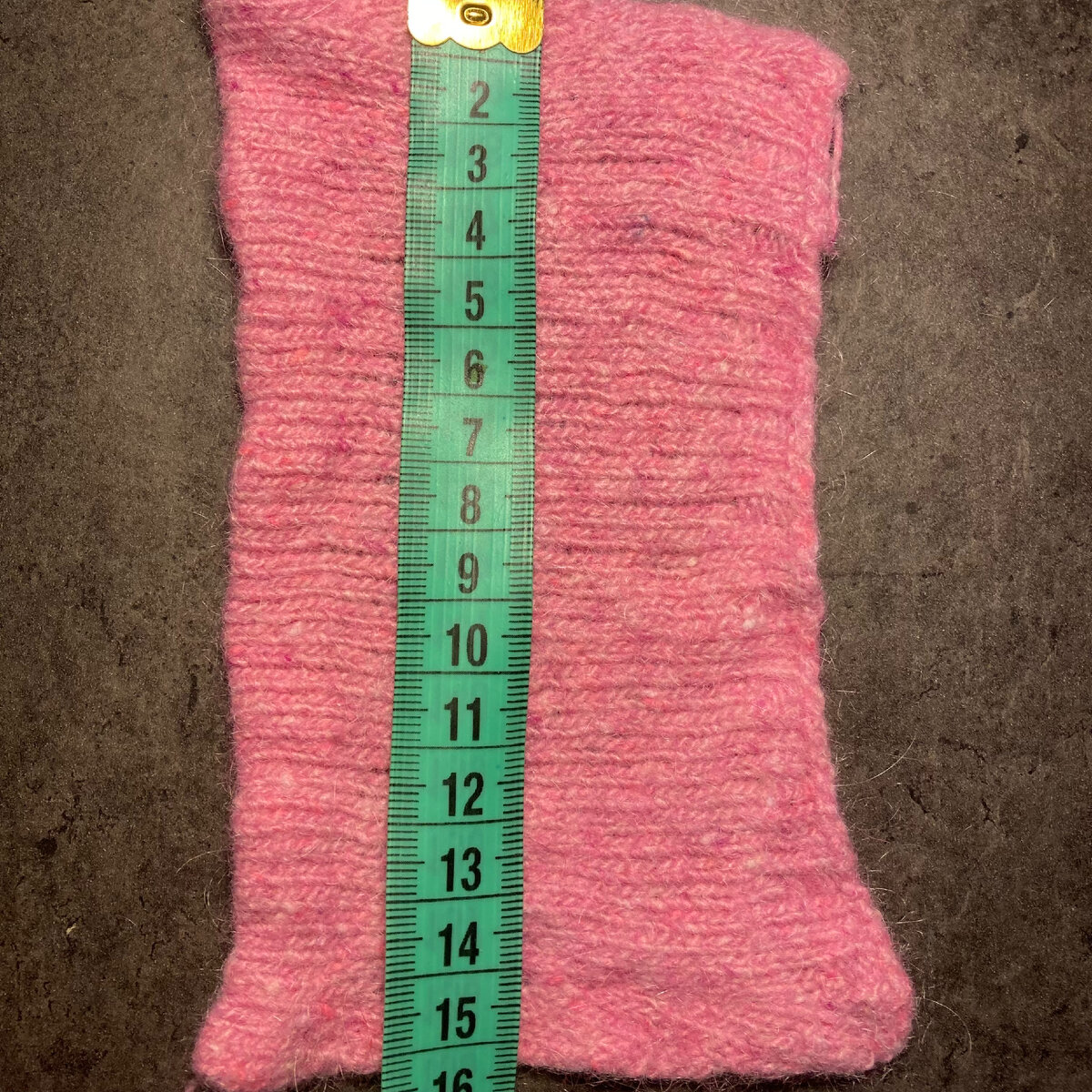 Размер приблизительно 8 см на 15 см