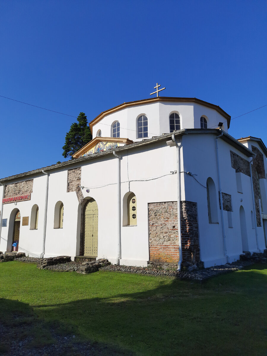Фрагменты древней кладки оставлены для наглядности. Фото автора.