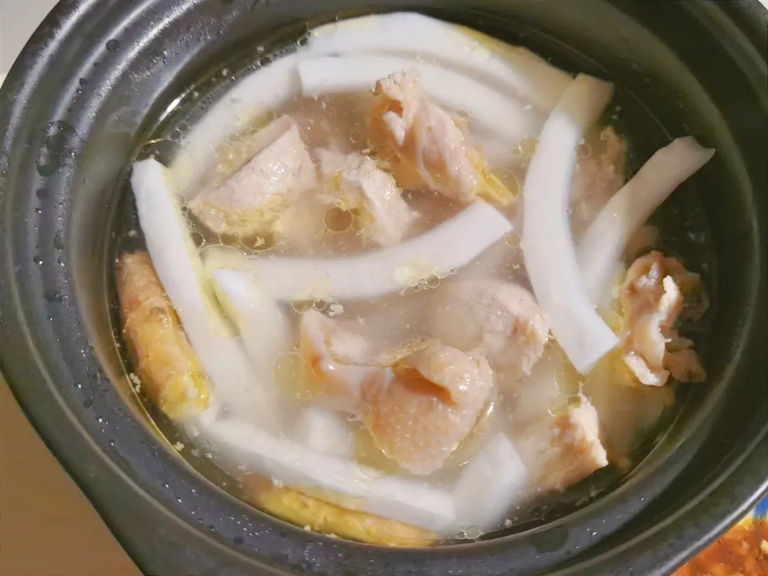 Куриный суп с мякотью кокоса. Хайнаньская кухня