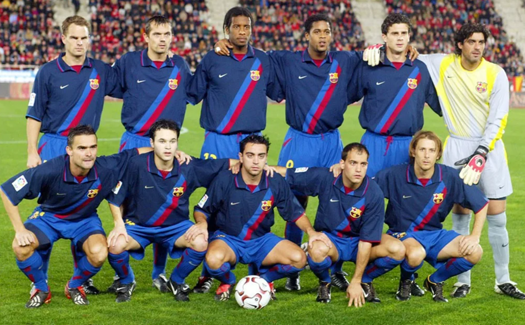 Футбол какой город. ФК Барселона 2002. FC Barcelona 2003. ФК Барселона 1999. Команда Барселона 2000.