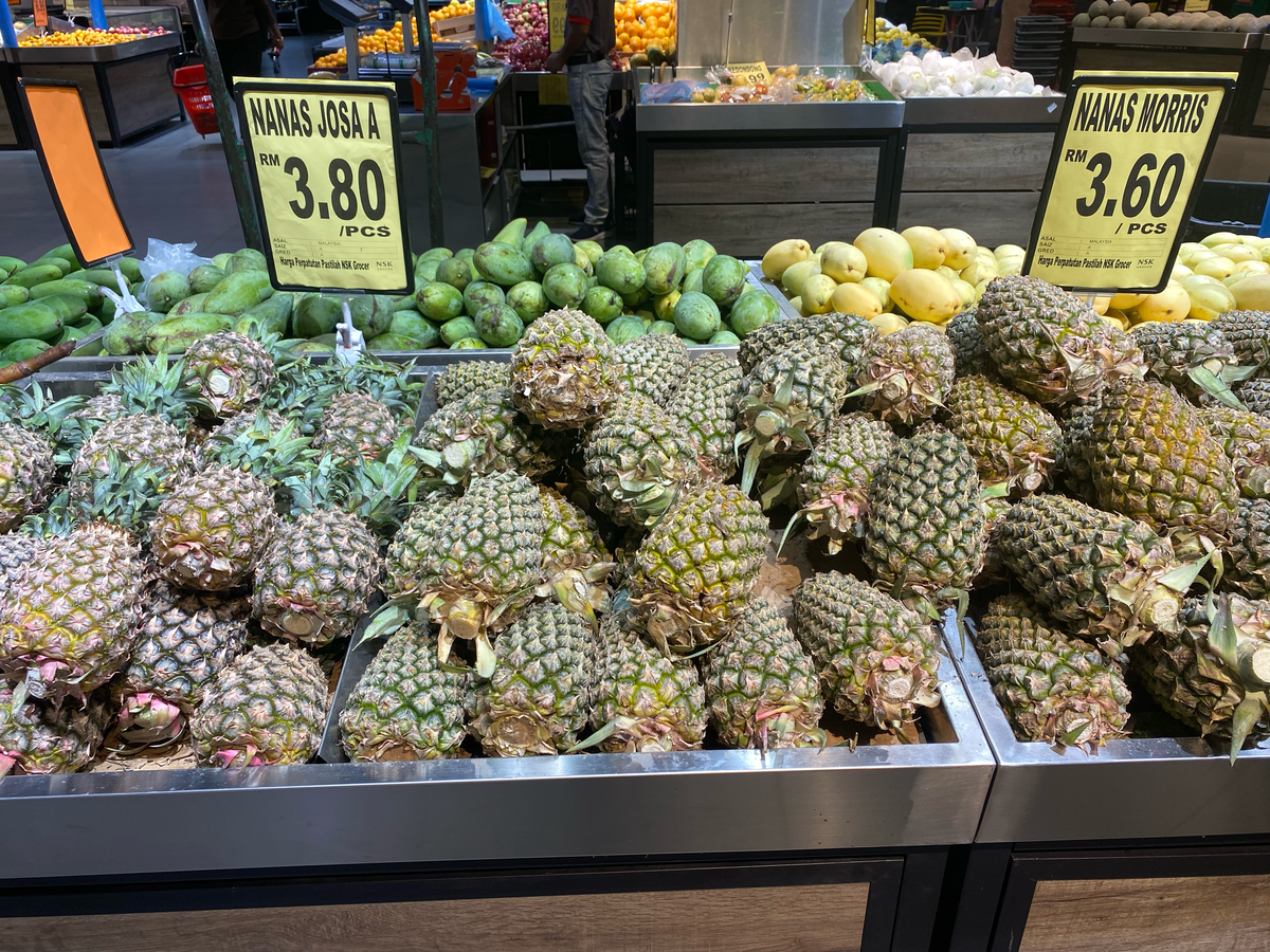 3,8 RM (75 рублей), 3,6 RM (70 рублей) за штуку