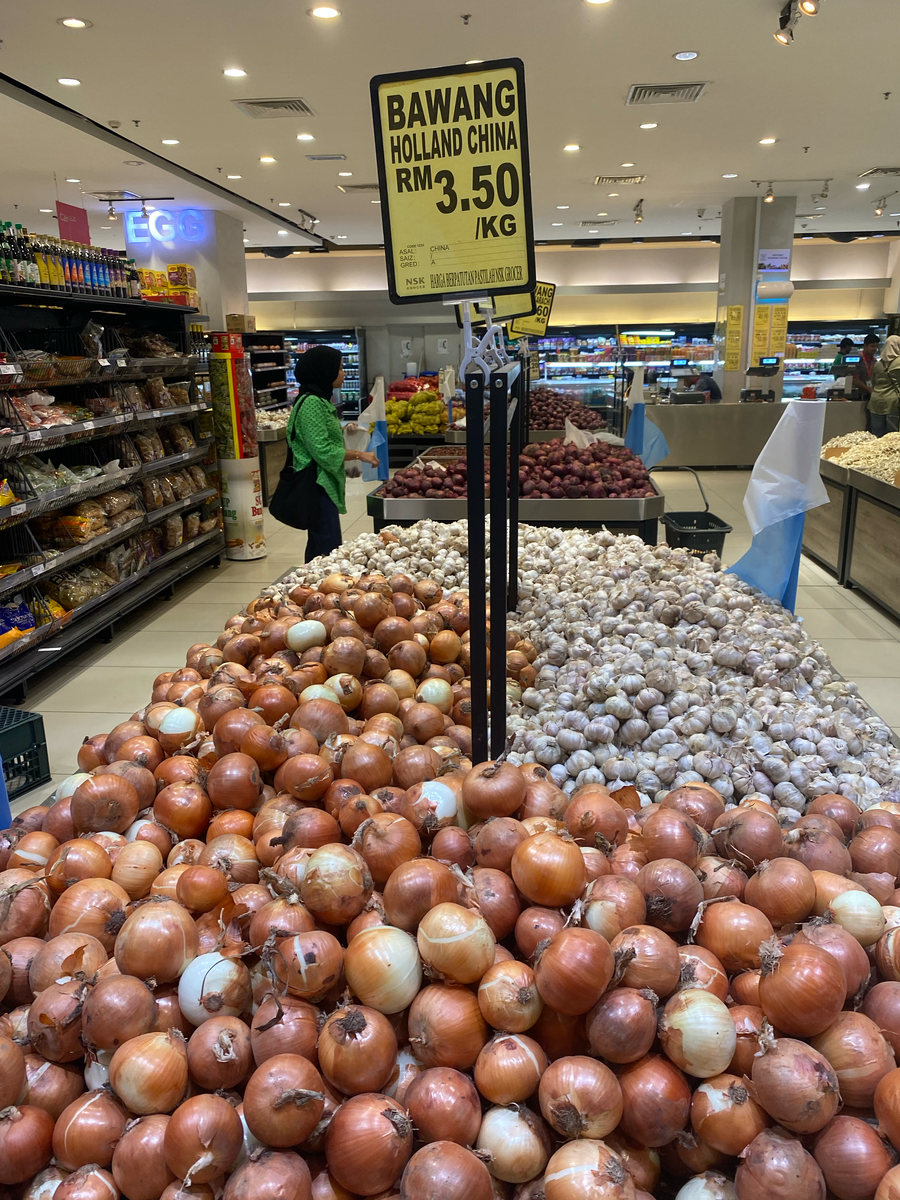 Лук 3,5 RM (70 рублей).