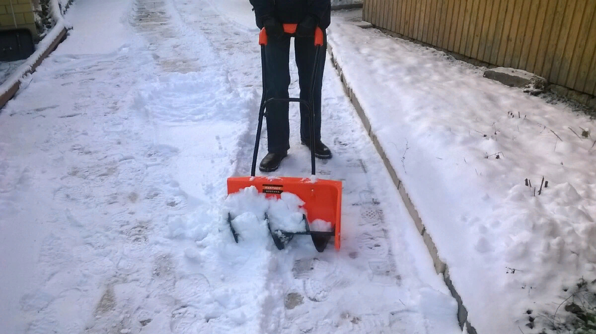 Чем убрать снег во дворе? Лучшие приспособления. | (: Немного о разном :) |  Дзен