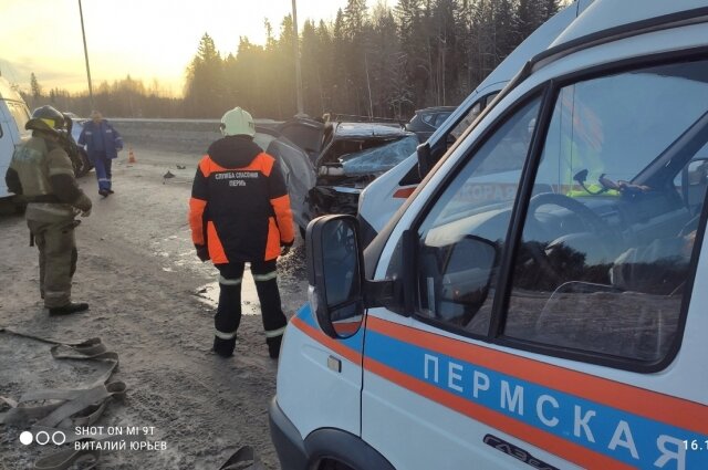   Смертельное ДТп на Восточном обходе Перми 16 декабря. Фото: Кунгурская служба спасения/ Виталий Юрьев