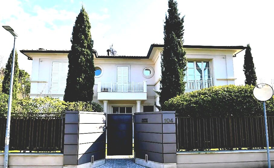 Бывший дом Зеленских на дорогом тосканском курорте в Форте-деи-Марме