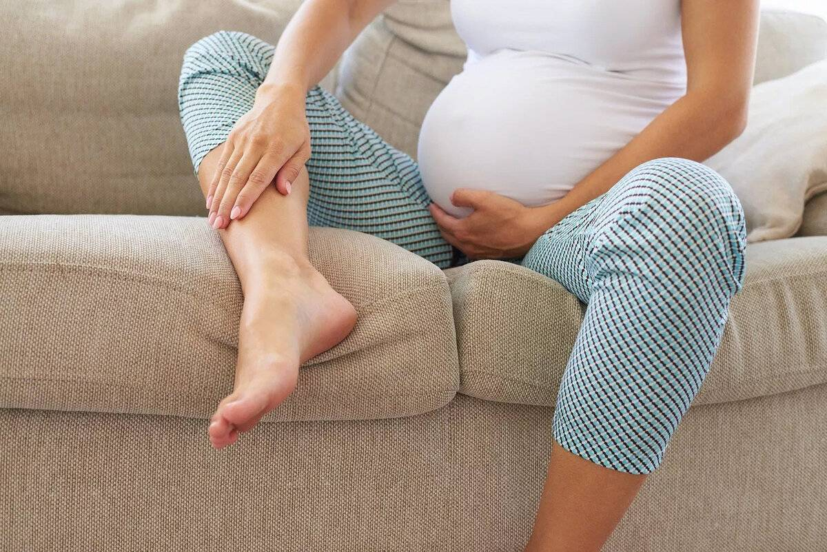 Во время беременности появляется. Отекшие ноги у беременных.