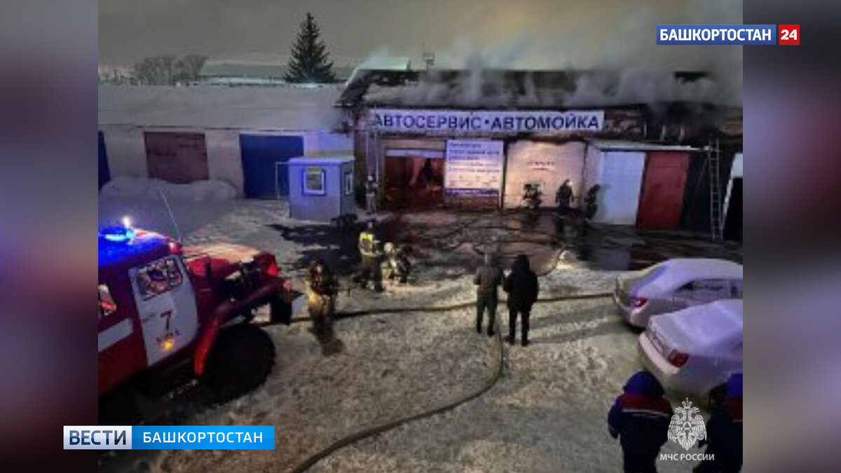    Площадь пожара 900 квадратов: в Уфе сгорела автомойка на улице Новоженова