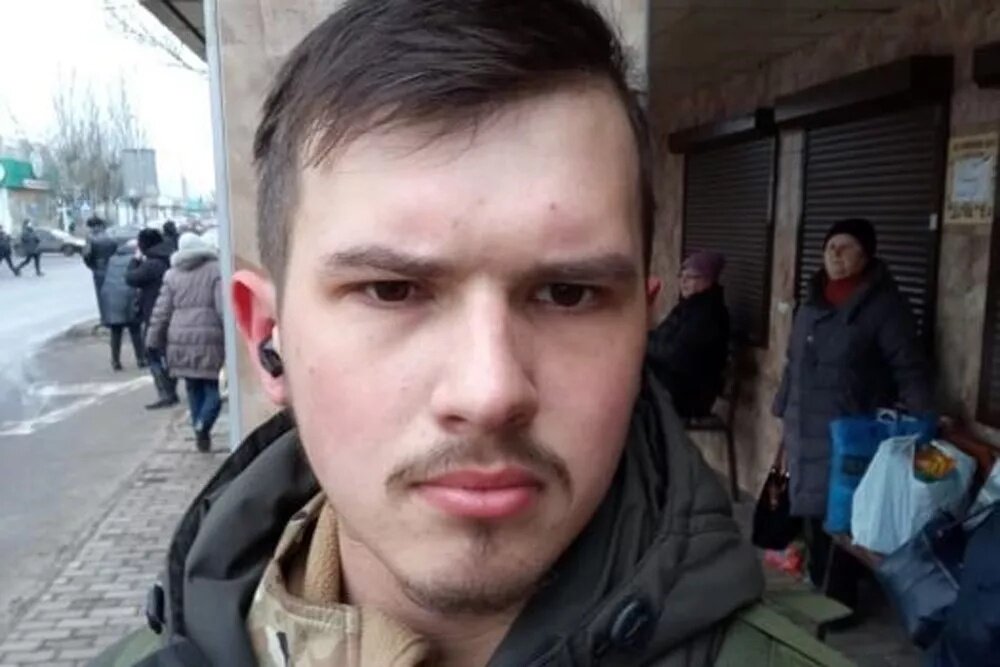  📷 📷 📷 📷 📷   Оставивший послание на стене в Марьинке боец Роман Рудаков