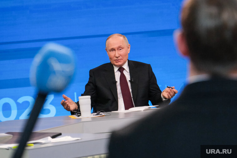    Владимир Путин рассказал, что в первые годы правления сохранял наивность