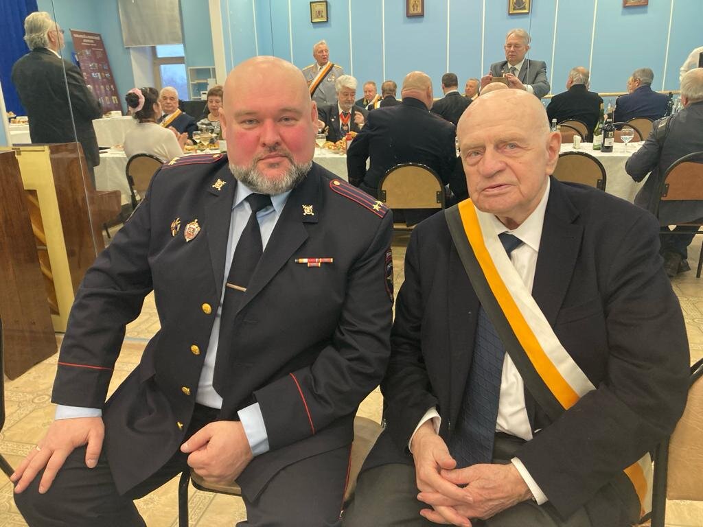 Рядом с Глыбой.Начальником  Российской академии ракетных и артиллерийских наук.Виталием Валериановичем Пановым.