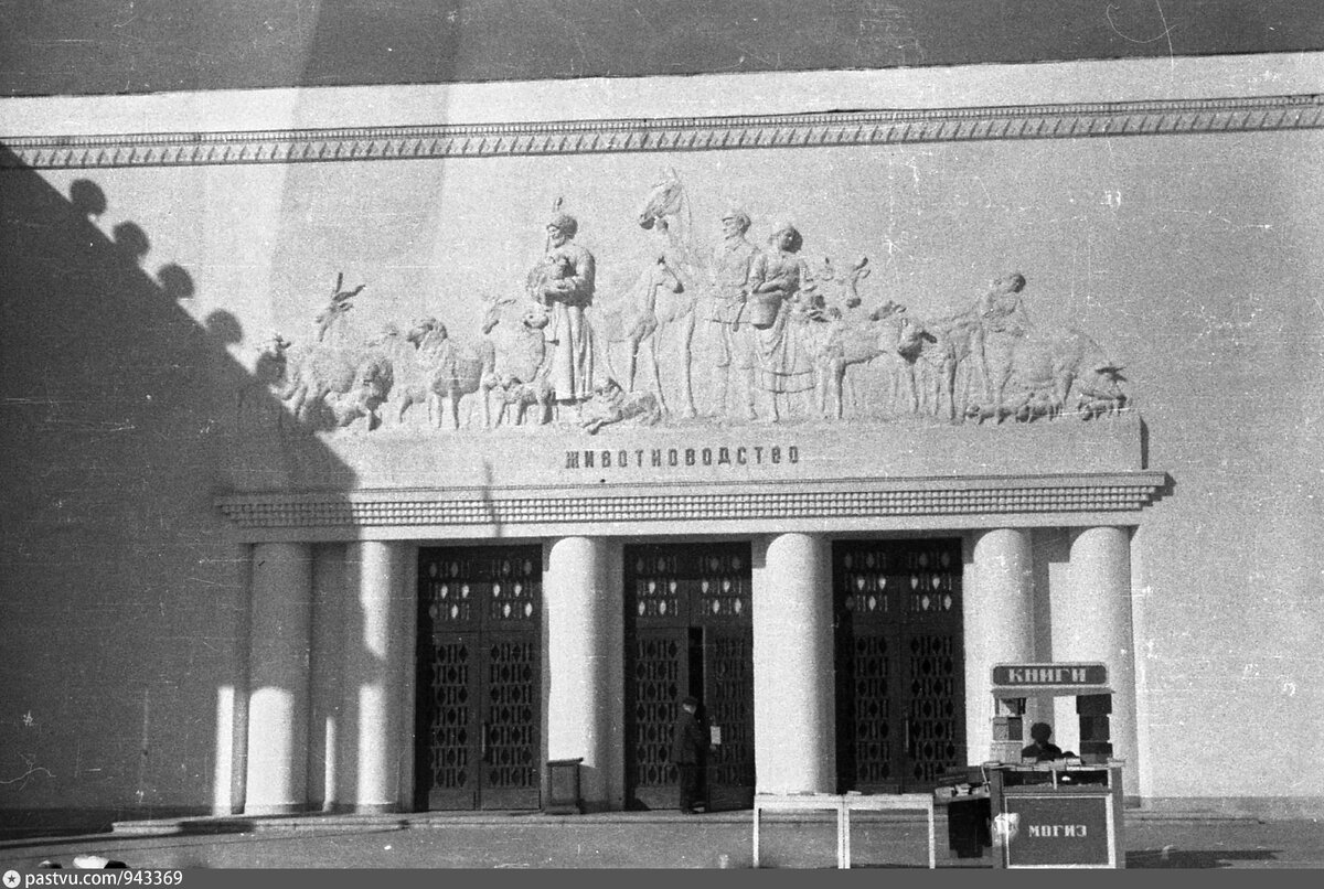 Вднх павильон 42. Вднх павильон животноводство свиноводство. Павильон главмясо на вднх 1954 год. Всхв павильон урала. Павильон животноводство на вднх.