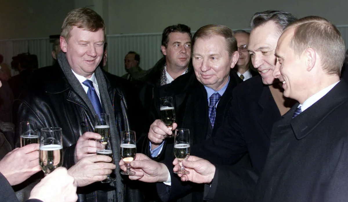 Медведев на мвф. Чубайс в 90-е. Чубайс 1997.